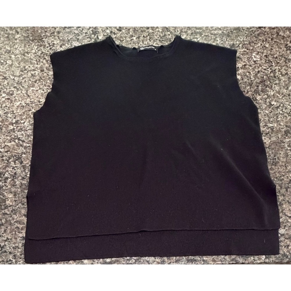 Pretty Garden Black Sleeveless Knit Top Stepped‎ Hem Crew Neck Ribbed Vest Tank